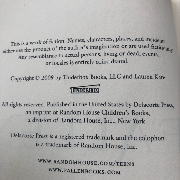 Fallen by Lauren Kate Hardcover Book- First edition - sleeve a little worn - Picture 4 of 7